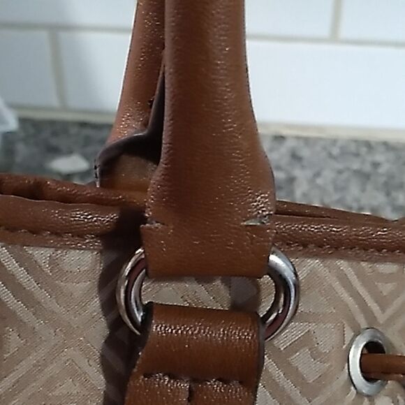 Relic Brown/Tan Logo Hand Bag. - Picture 8 of 11